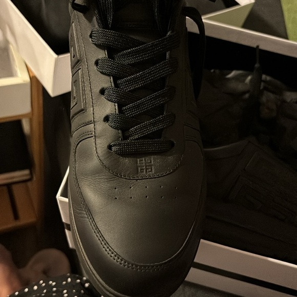 Givenchy G4 Mens Sneakers 100% Calf Leather  practically New - Picture 8 of 8